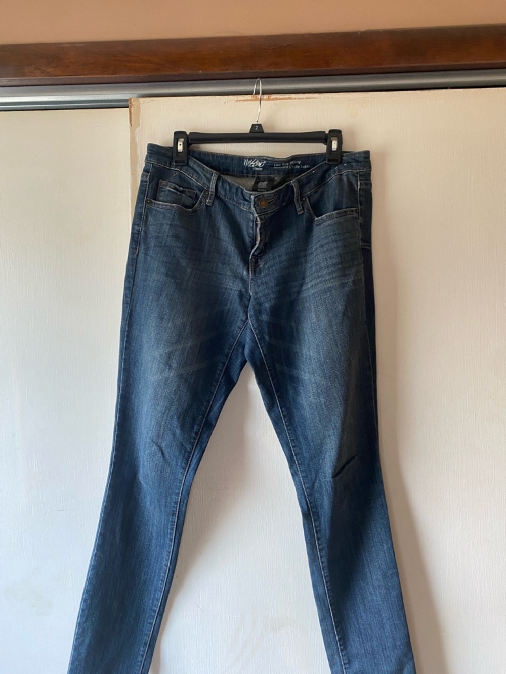 Mossimo Denim Low Rise Skinny jeans in a Dark Wash Skinny Jeans Long